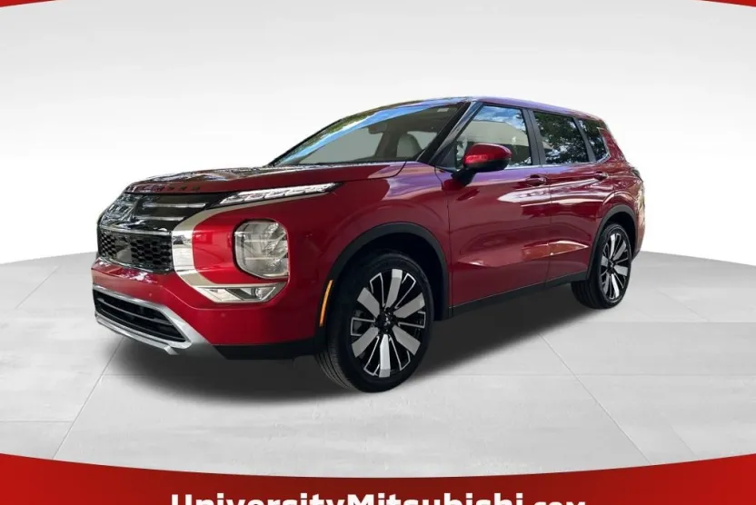 2025 Mitsubishi Outlander SE photo 1
