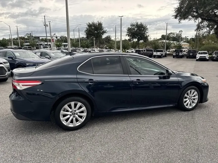 2020 Toyota Camry LE photo 1