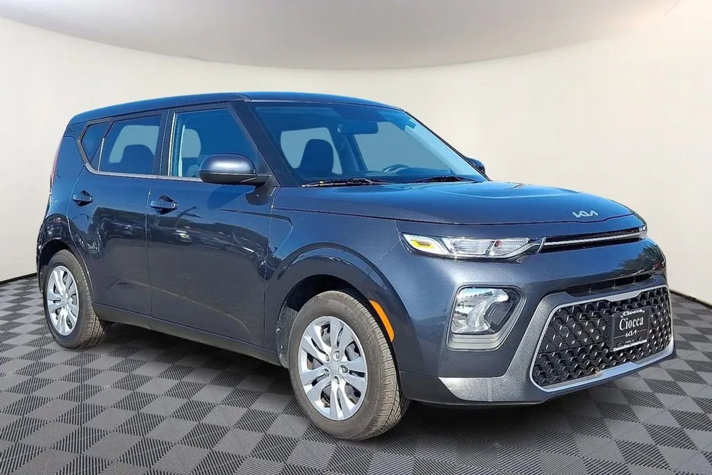2022 Kia Soul LX photo 1