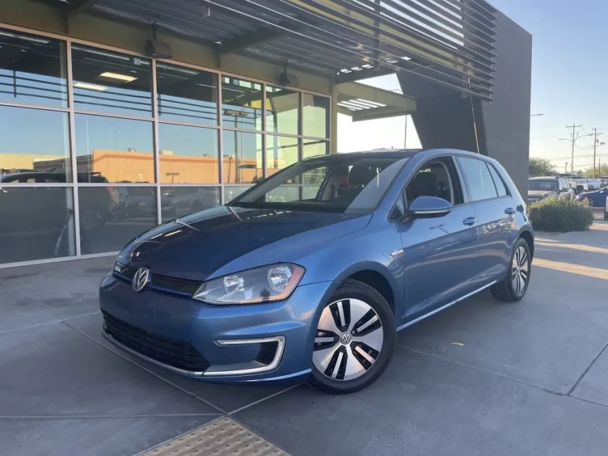 2016 Volkswagen e-Golf SE photo 1