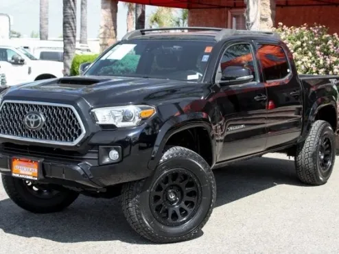 2019 Toyota Tacoma TRD Sport photo 4