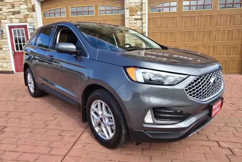 2023 Ford Edge SEL photo 1