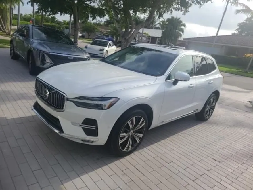 2022 Volvo XC60 B5 Inscription photo 1