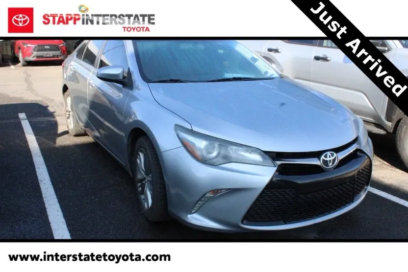 2016 Toyota Camry SE photo 1