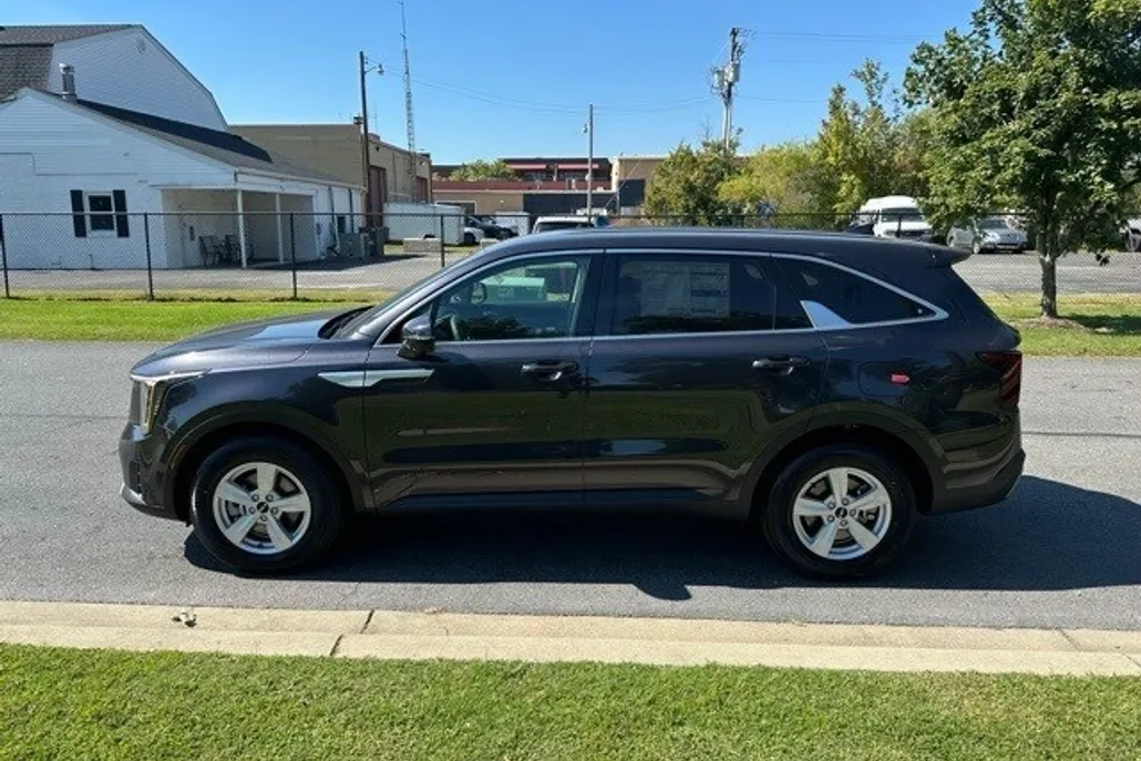 2026 Kia Sorento LX photo 1