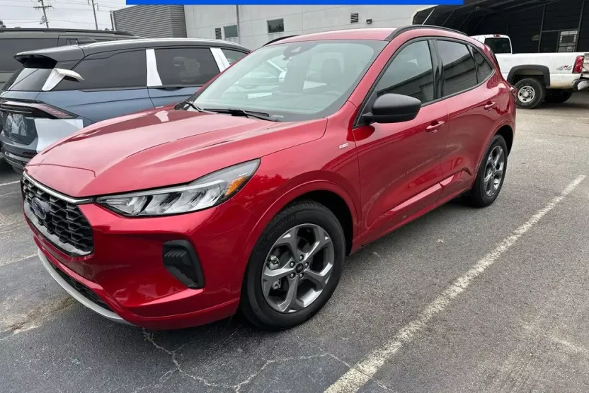 2024 Ford Escape ST-Line photo 1