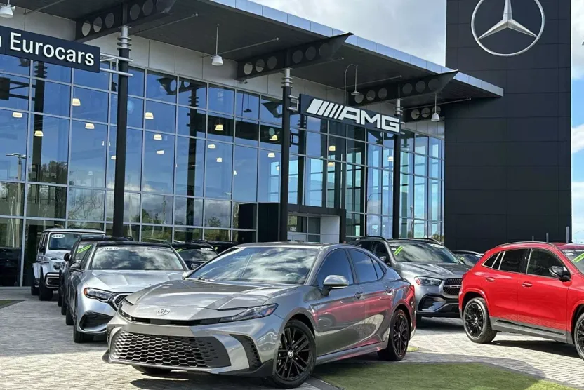 2025 Toyota Camry LE photo 1