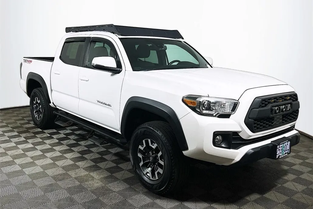 2018 Toyota Tacoma TRD Off-Road V6 photo 1