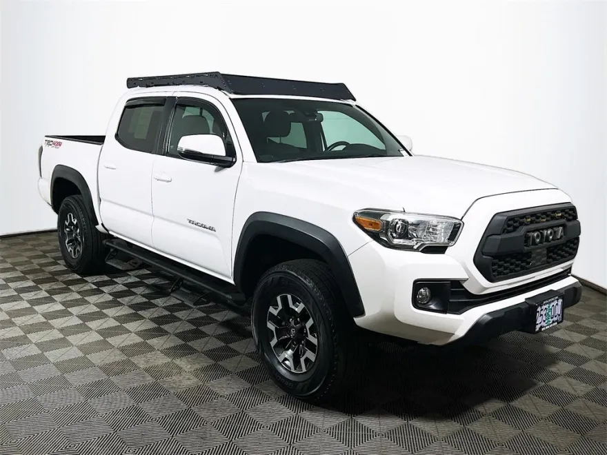 2018 Toyota Tacoma TRD Off-Road V6 photo 1