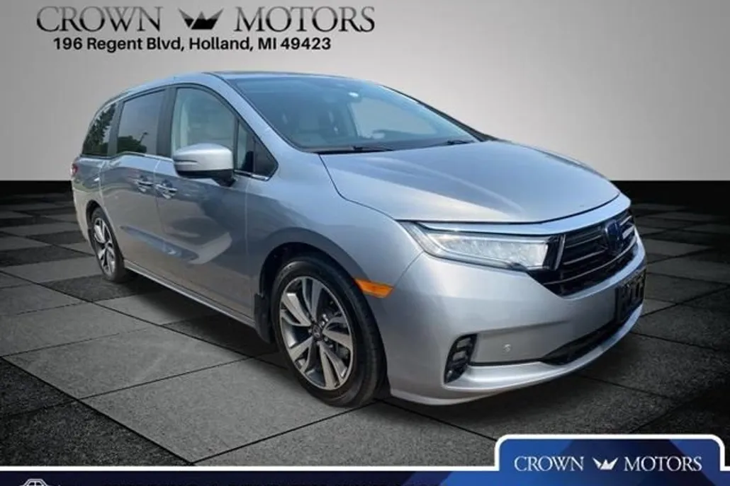 2024 Honda Odyssey Touring photo 1