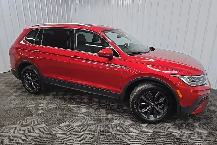 2022 Volkswagen Tiguan SE photo 1