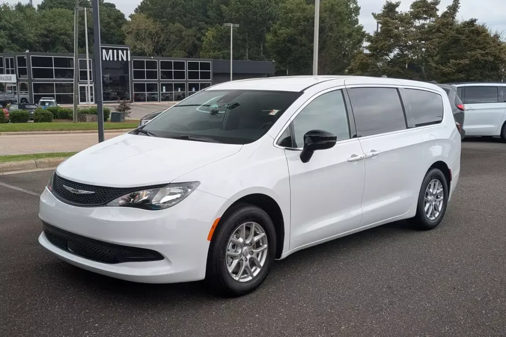 2026 Chrysler Voyager LX photo 1