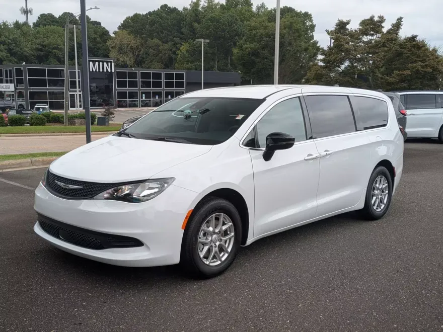 2026 Chrysler Voyager LX photo 1