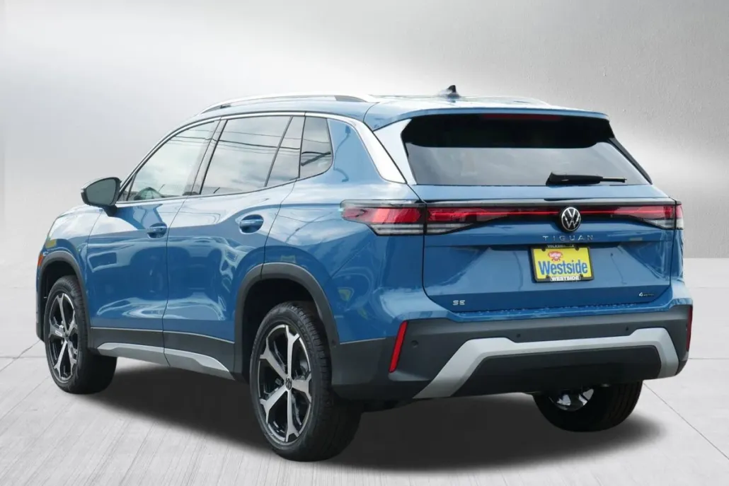 2025 Volkswagen Tiguan SE photo 1
