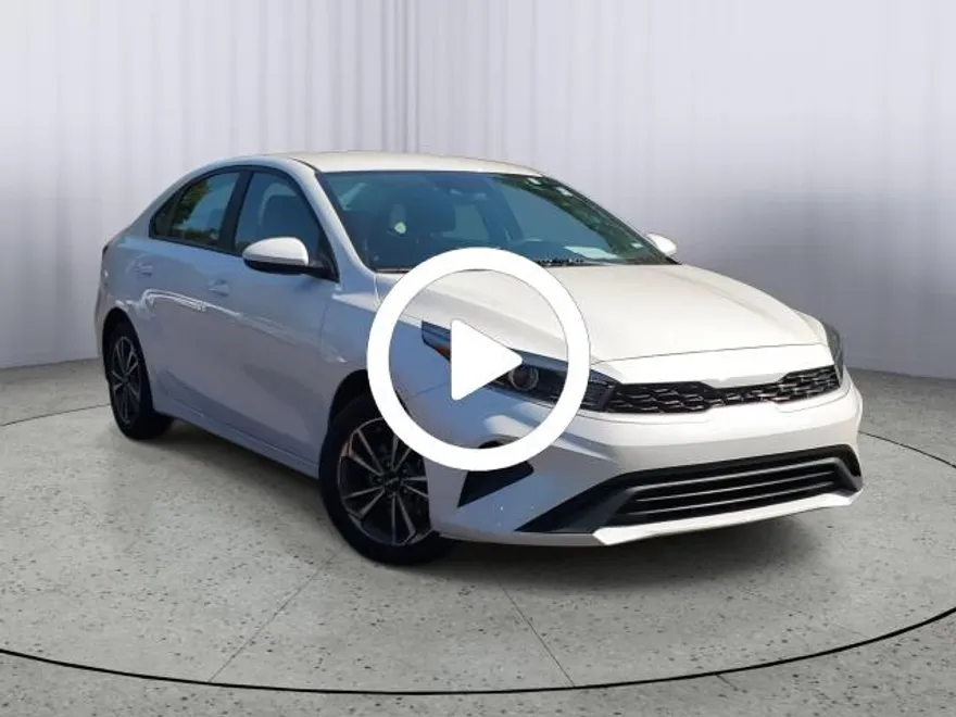 2023 Kia Forte LXS photo 1