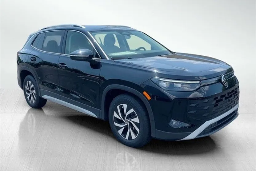 2025 Volkswagen Tiguan S photo 1