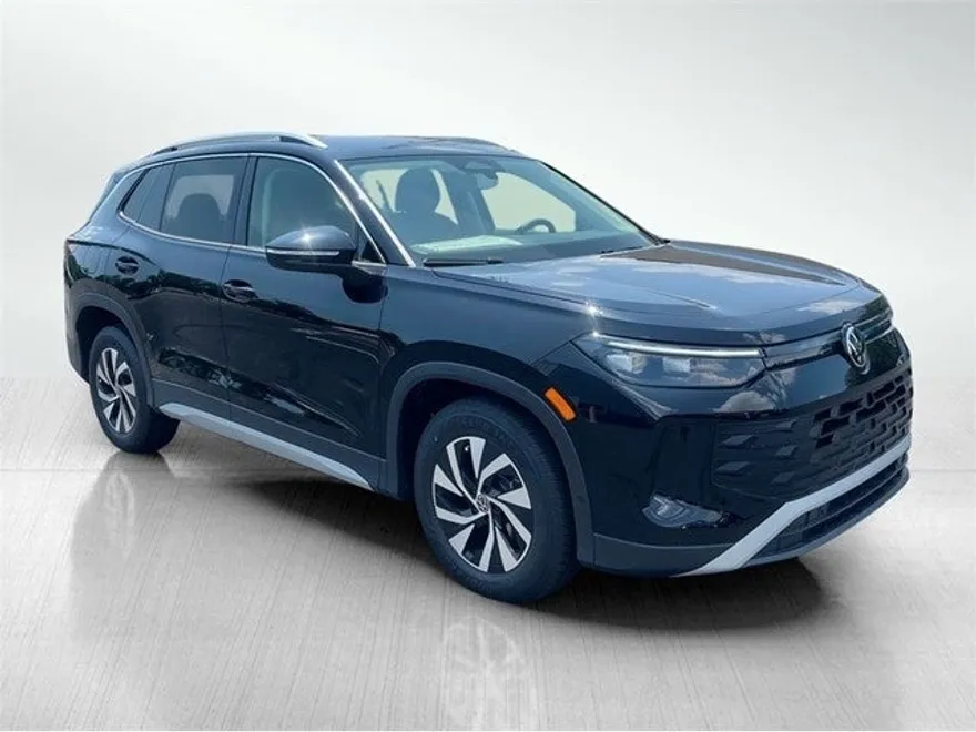 2025 Volkswagen Tiguan S photo 1