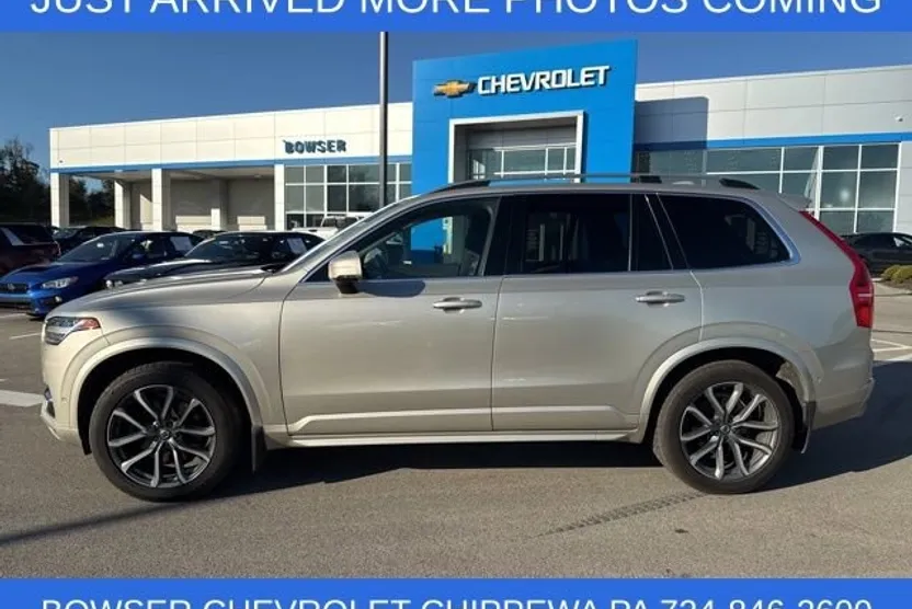 2017 Volvo XC90 T6 Momentum photo 1