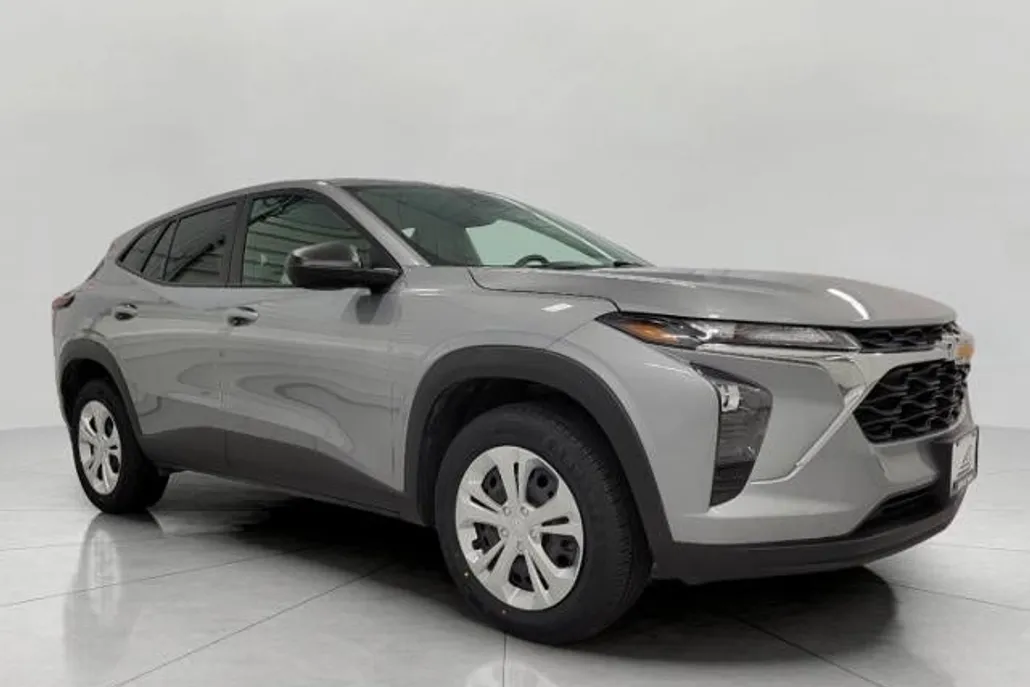 2024 Chevrolet Trax LS photo 1