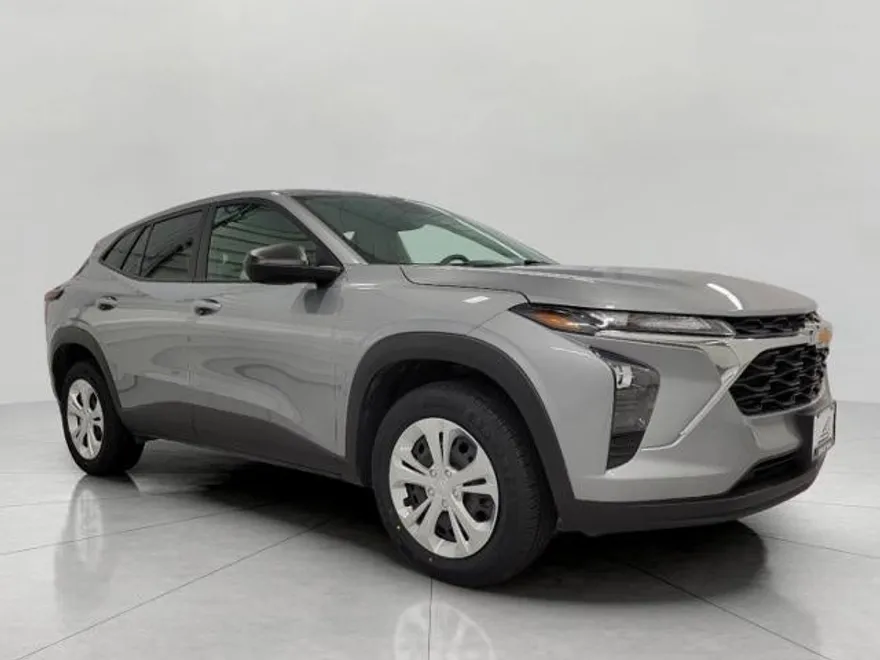 2024 Chevrolet Trax LS photo 1