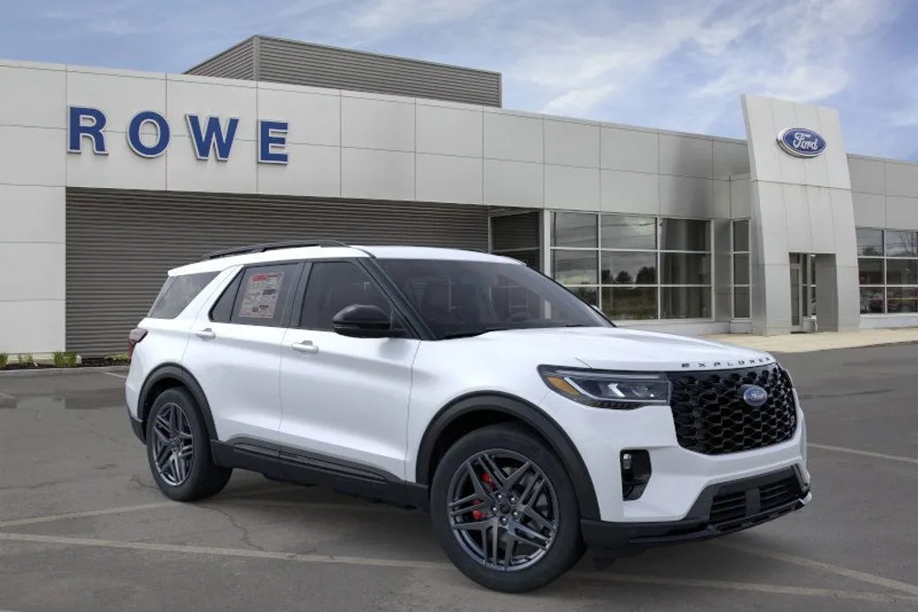 2025 Ford Explorer ST photo 1