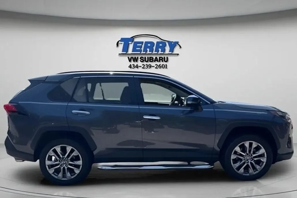 2022 Toyota RAV4 XLE Premium photo 1