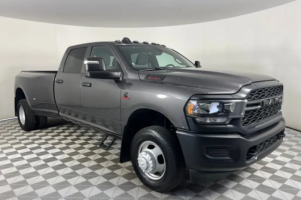 2024 Ram 3500 Tradesman photo 1