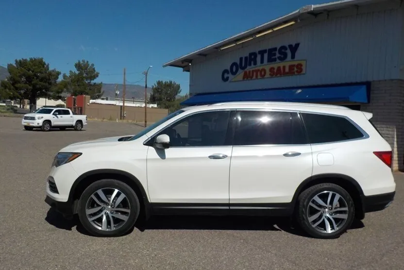 2016 Honda Pilot Elite photo 1