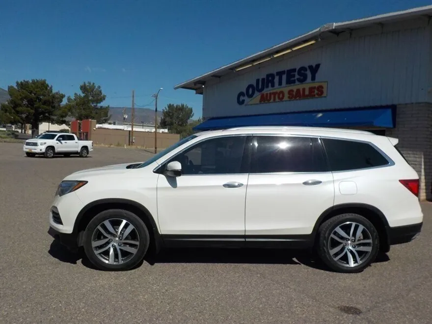 2016 Honda Pilot Elite photo 1