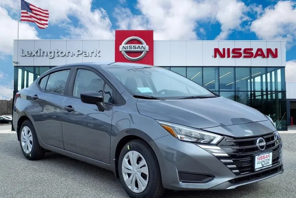 2025 Nissan Versa 1.6 S photo 1