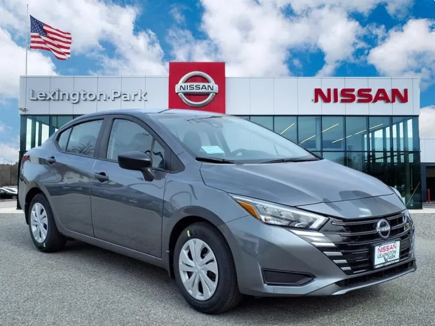 2025 Nissan Versa 1.6 S photo 1