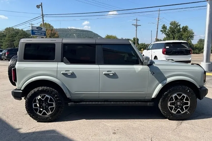 2022 Ford Bronco Outer Banks photo 1