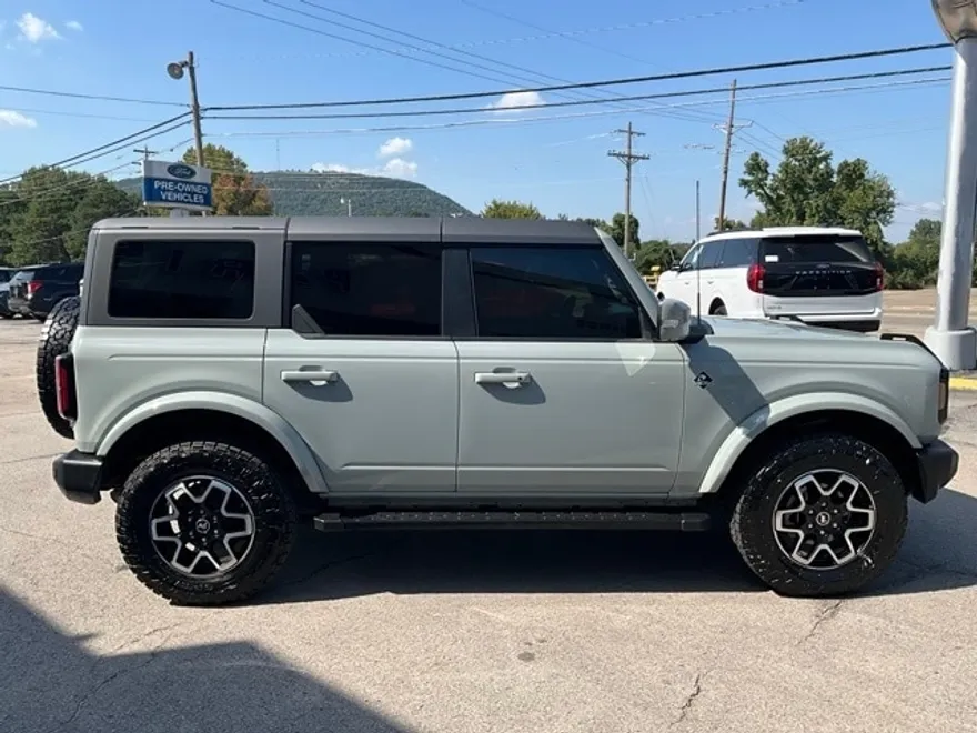 2022 Ford Bronco Outer Banks photo 1