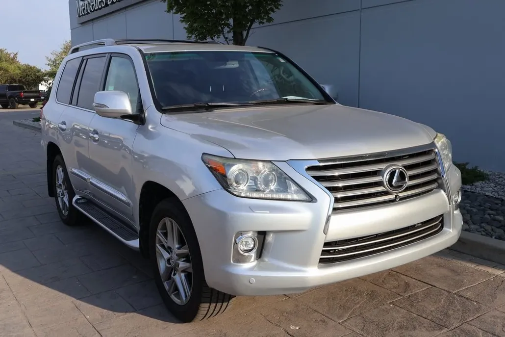 2014 Lexus LX 570 photo 1