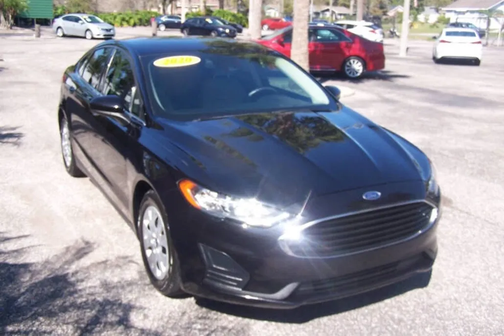 2020 Ford Fusion S photo 1