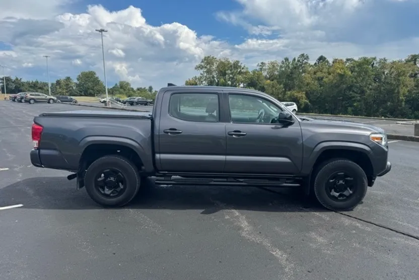 2017 Toyota Tacoma SR 4x4 Double Cab photo 1