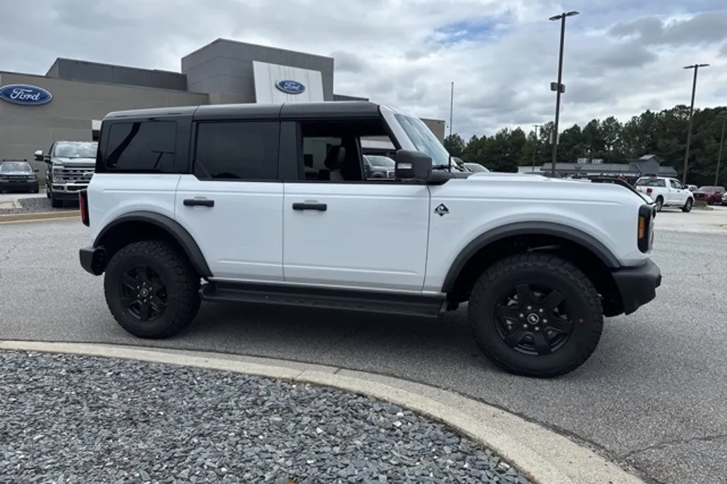 2025 Ford Bronco Outer Banks photo 1