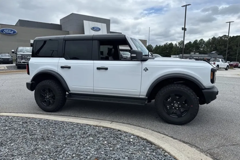 2025 Ford Bronco Outer Banks photo 1