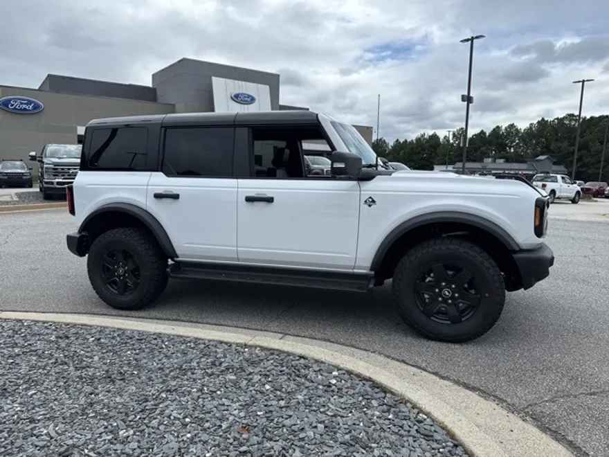 2025 Ford Bronco Outer Banks photo 1