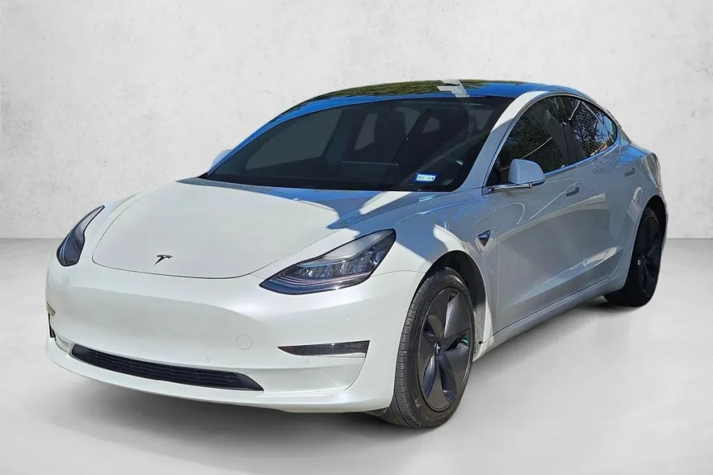 2020 Tesla Model 3 Standard Range Plus photo 1