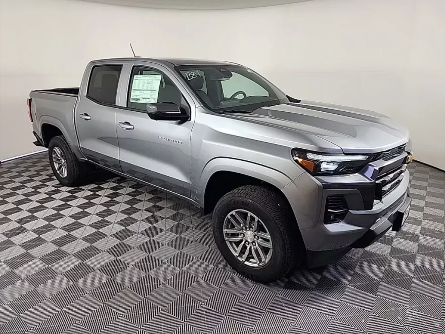 2025 Chevrolet Colorado Work Truck LT photo 1