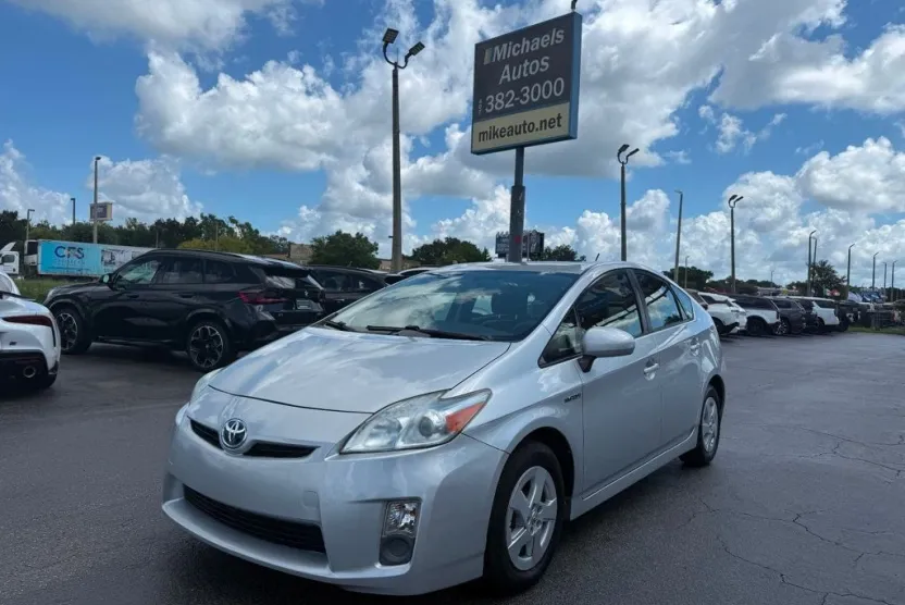 2010 Toyota Prius Two photo 1