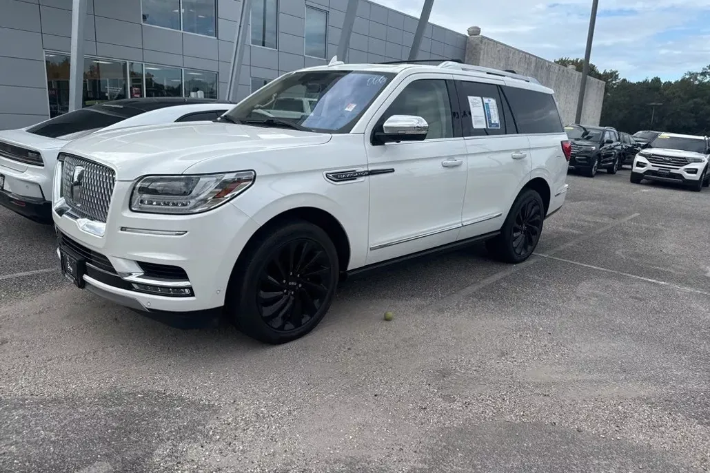 2020 Lincoln Navigator Black Label photo 1