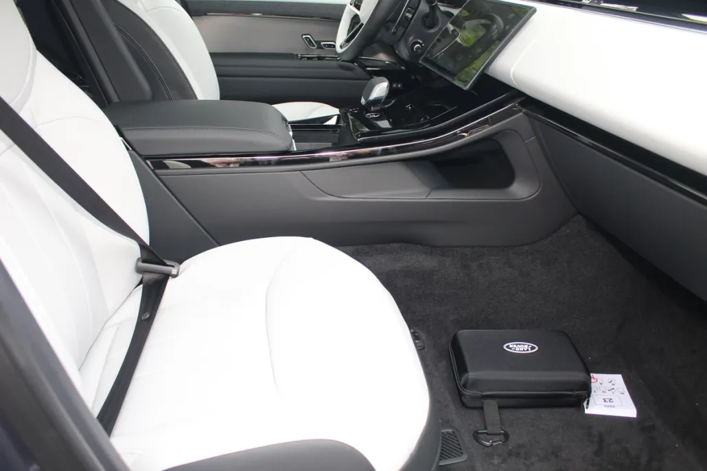 2025 Land Rover Range Rover Sport SE photo 1