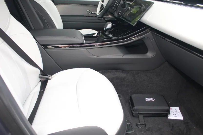 2025 Land Rover Range Rover Sport SE photo 1