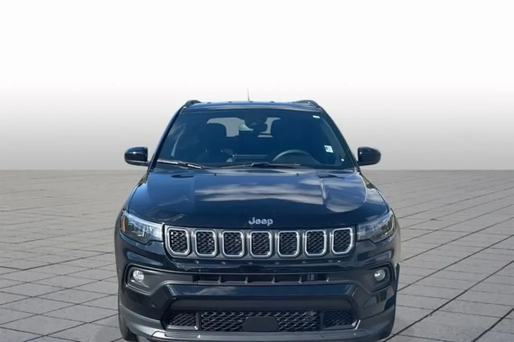 2023 Jeep Compass North Edition Latitude photo 1