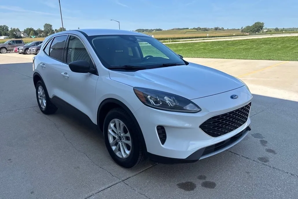 2022 Ford Escape Hybrid SE photo 1