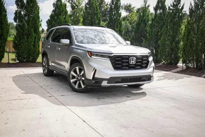 2025 Honda Pilot Touring photo 1