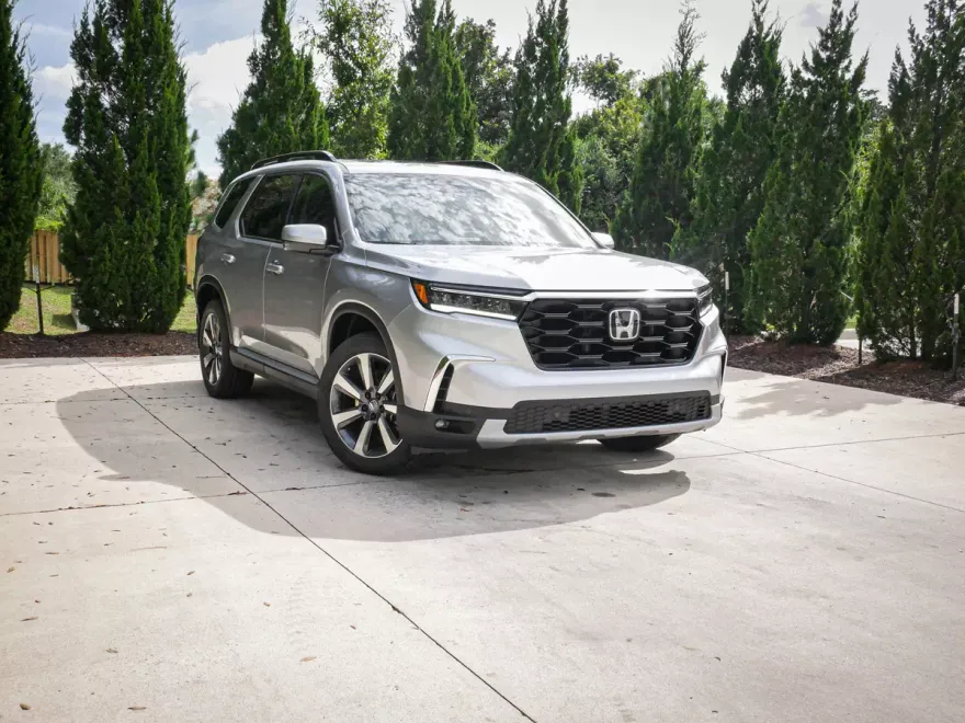 2025 Honda Pilot Touring photo 1