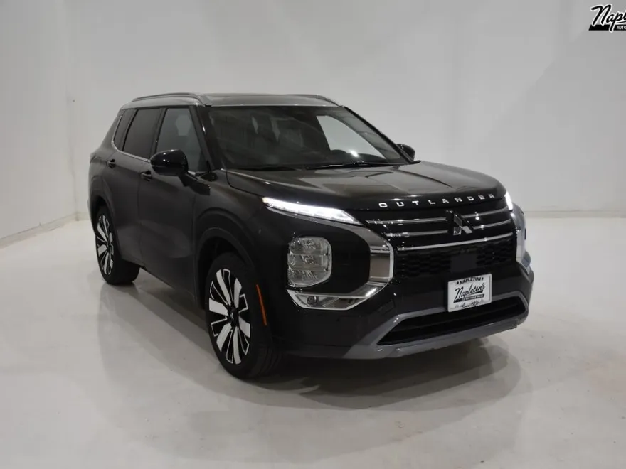 2025 Mitsubishi Outlander Platinum photo 1